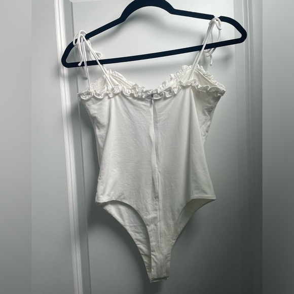 Superdown Ruffle Bodysuit - Picture 3 of 4